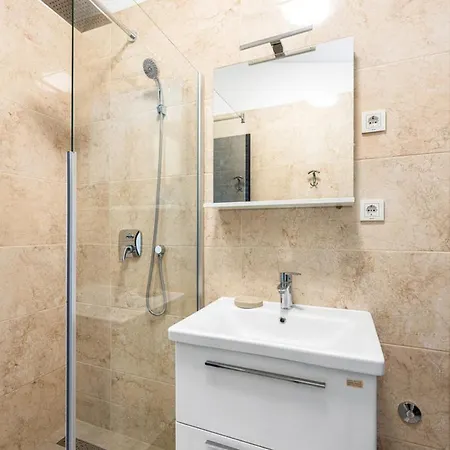 Eros Отель Лозовац