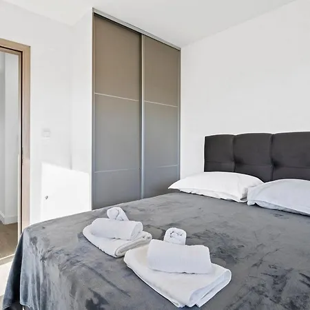 Eros Hotel *